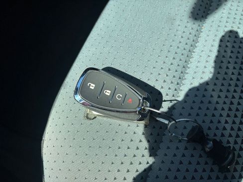 Used 2025 Chevrolet Trax LT image 23