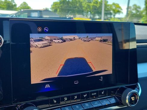 Used 2025 Chevrolet Colorado LT AWD/4WD image 25