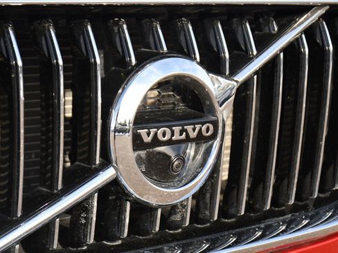 Used 2018 Volvo XC60 T5 Inscription w/ Luxury Seat Package image 38