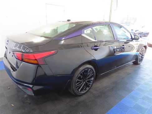 Used 2023 Nissan Altima 2.5 SV image 15