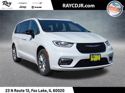 New 2026 Chrysler Pacifica Select