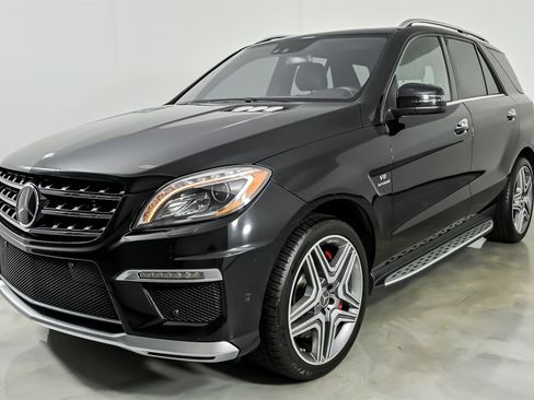 Used 2012 Mercedes-Benz ML 63 AMG 4MATIC image 5