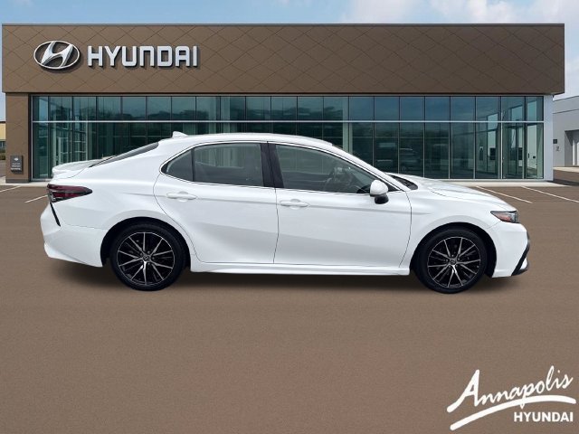Used 2021 Toyota Camry SE FWD image 6
