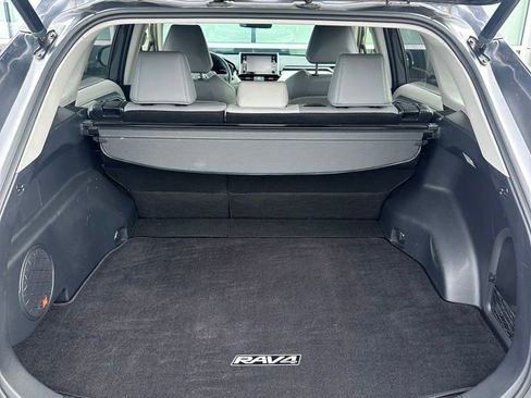 Used 2019 Toyota RAV4 Limited image 14