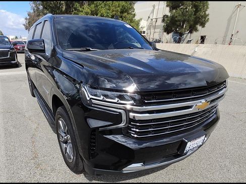 Used 2024 Chevrolet Suburban LT RWD image 15