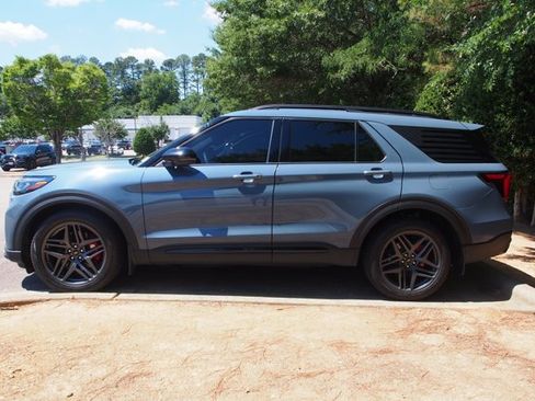 Certified 2025 Ford Explorer ST AWD/4WD image 4