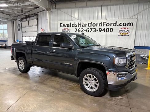 Used 2017 GMC Sierra 1500 SLE w/ SLE Value Package AWD/4WD image 2