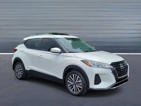 Used 2024 Nissan Kicks SV FWD image 2