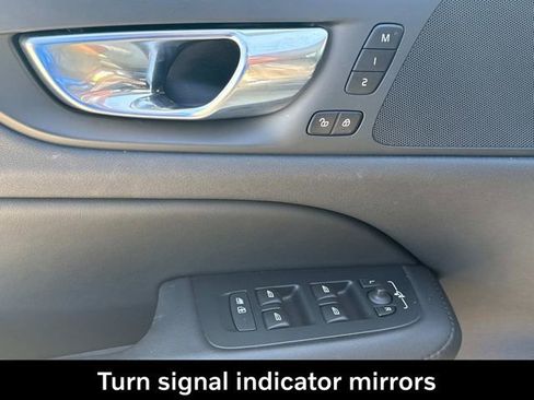 Used 2025 Volvo V60 B5 Cross Country Plus image 28