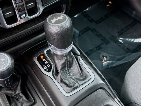 Used 2024 Jeep Wrangler Unlimited Sport AWD/4WD image 15