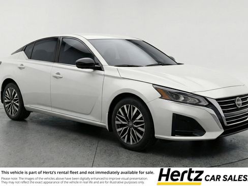 Used 2025 Nissan Altima 2.5 SV FWD image 1