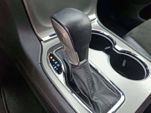 Used 2021 Jeep Grand Cherokee Laredo X image 16