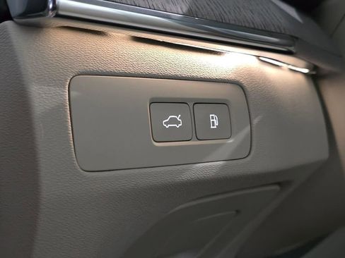 Certified 2025 Volvo XC90 T8 Plus image 25