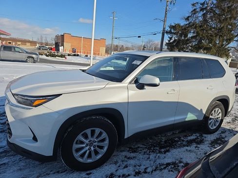 Used 2025 Toyota Grand Highlander XLE image 8