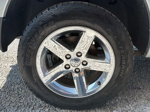 Used 2017 RAM 1500 Express AWD/4WD image 3