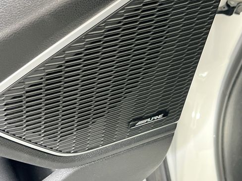 Used 2023 Jeep Grand Cherokee Limited w/ Black Appearance Package image 19