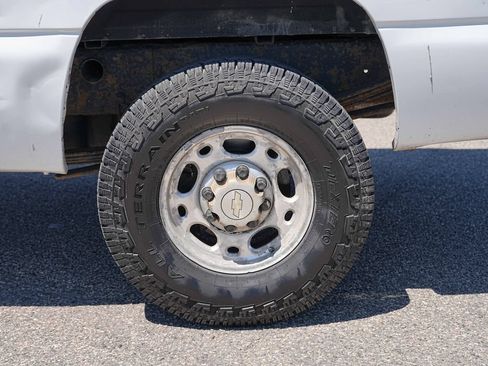 Used 2006 Chevrolet Silverado 2500 W/T w/ Heavy-Duty Power Package AWD/4WD image 10