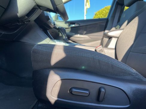 Used 2017 Chevrolet Cruze LT w/ Convenience Package image 11