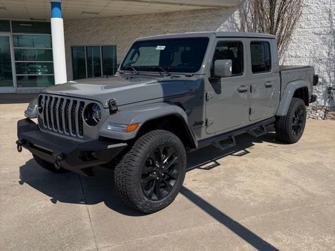 Used 2022 Jeep Gladiator Overland image 1