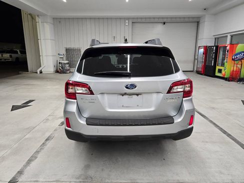 Used 2017 Subaru Outback 2.5i Premium image 5