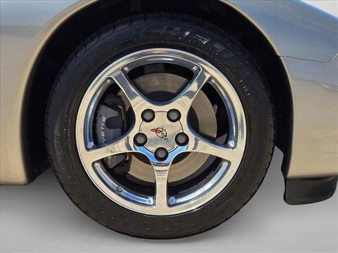 Used 2000 Chevrolet Corvette Coupe w/ Roof Pkg RWD image 19