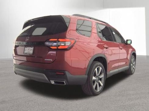 Used 2024 Honda Pilot Touring image 2