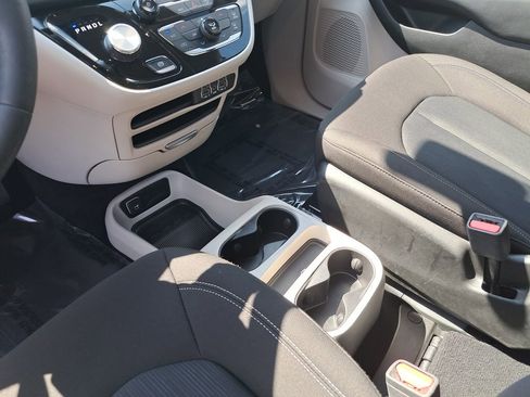 Used 2023 Chrysler Voyager LX FWD image 27