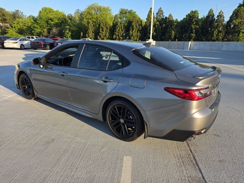 Used 2025 Toyota Camry SE w/ Convenience Package image 3