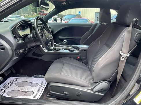Used 2018 Dodge Challenger SXT image 20