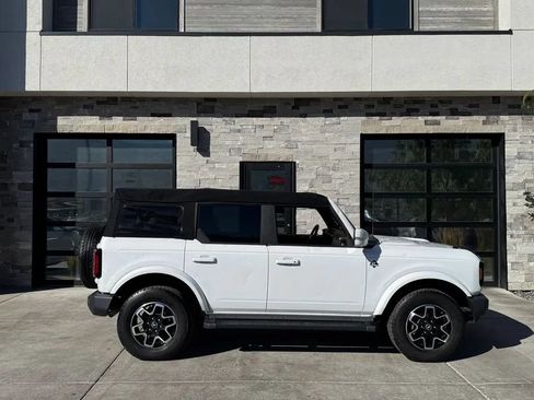 Used 2023 Ford Bronco Outer Banks AWD/4WD image 2