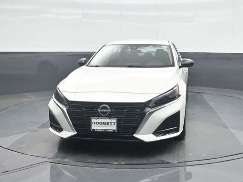 Used 2025 Nissan Altima 2.5 SV FWD image 5