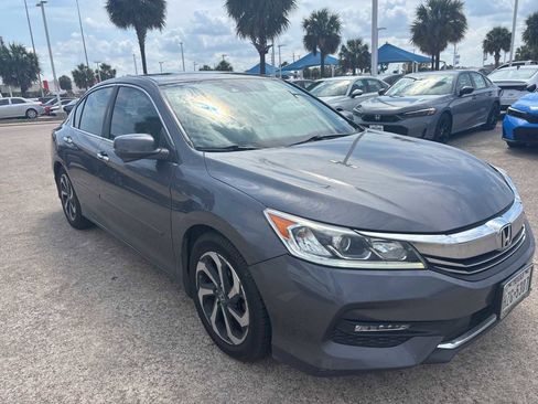 Used 2017 Honda Accord EX image 2