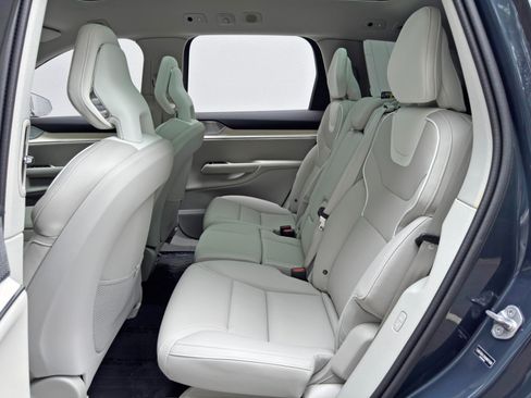Used 2025 Volvo EX90 Ultra AWD/4WD image 40