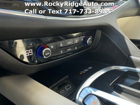 Used 2023 Buick Enclave Essence w/ Experience Buick Package AWD/4WD image 17