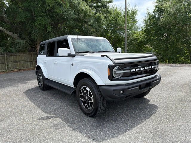 Used 2025 Ford Bronco Outer Banks AWD/4WD image 2