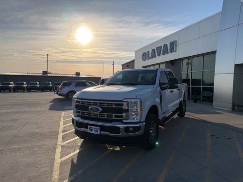 Used 2024 Ford F250 XLT w/ FX4 Off-Road Package AWD/4WD image 3