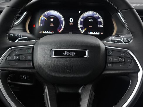 New 2025 Jeep Grand Cherokee Limited w/ Trailer Tow Package image 35