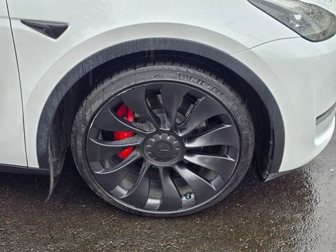 Used 2022 Tesla Model Y Performance image 9