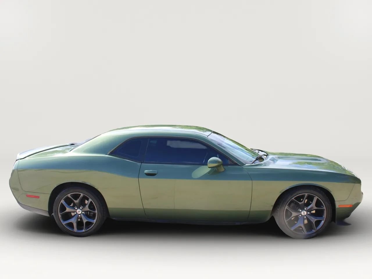 Used 2019 Dodge Challenger R/T RWD image 12