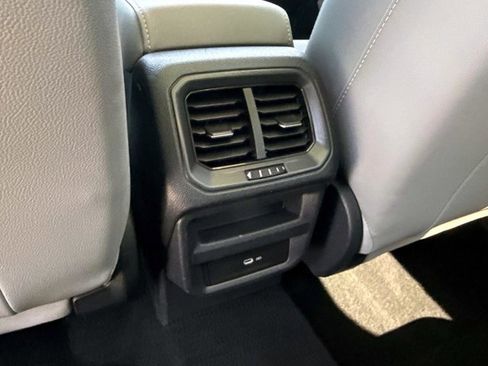 Used 2022 Volkswagen Taos SE image 15