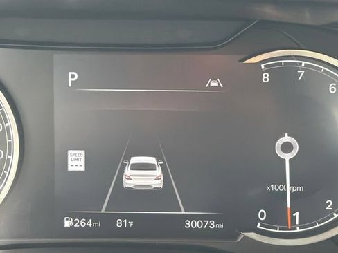 Used 2025 Genesis G70 2.5T RWD image 32