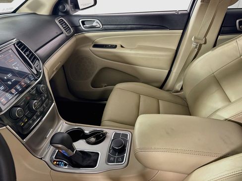 Used 2019 Jeep Grand Cherokee Limited AWD/4WD image 25