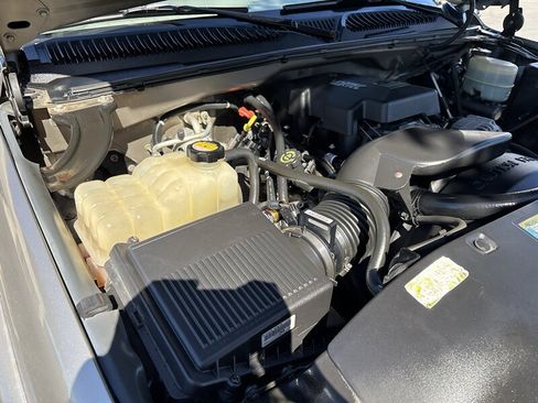 Used 2000 Chevrolet Silverado 2500 LS w/ Firm Ride Suspension Pkg AWD/4WD image 36