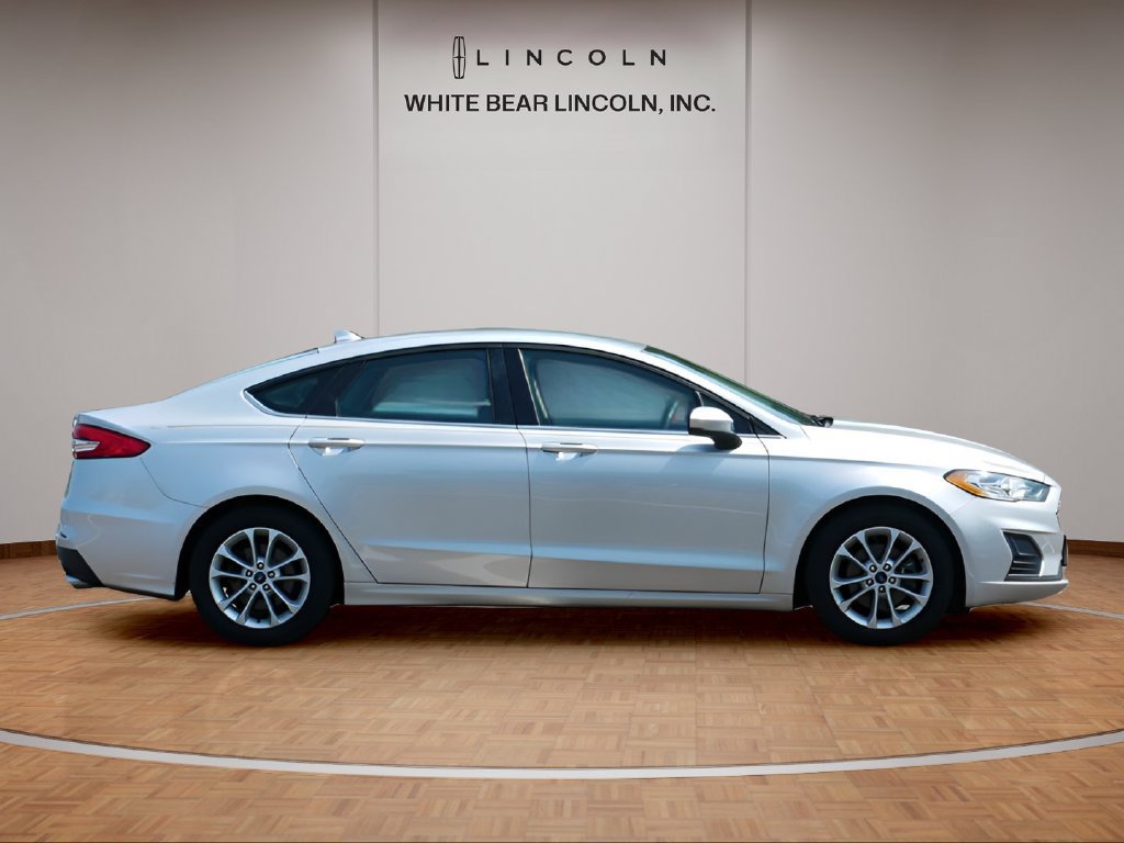 Used 2019 Ford Fusion SE FWD image 4