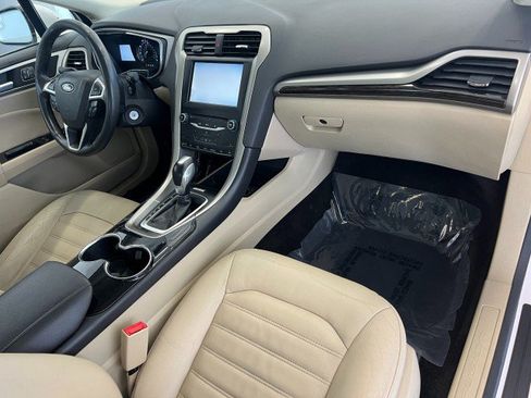 Used 2015 Ford Fusion SE w/ Equipment Group 202A FWD image 16