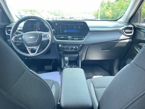 Certified 2025 Chevrolet TrailBlazer LT w/ Convenience Package FWD image 19