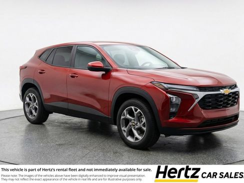 Used 2025 Chevrolet Trax LT FWD image 1
