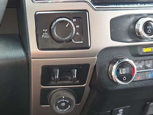 Certified 2022 Ford F350 Lariat w/ Lariat Value Package AWD/4WD image 29