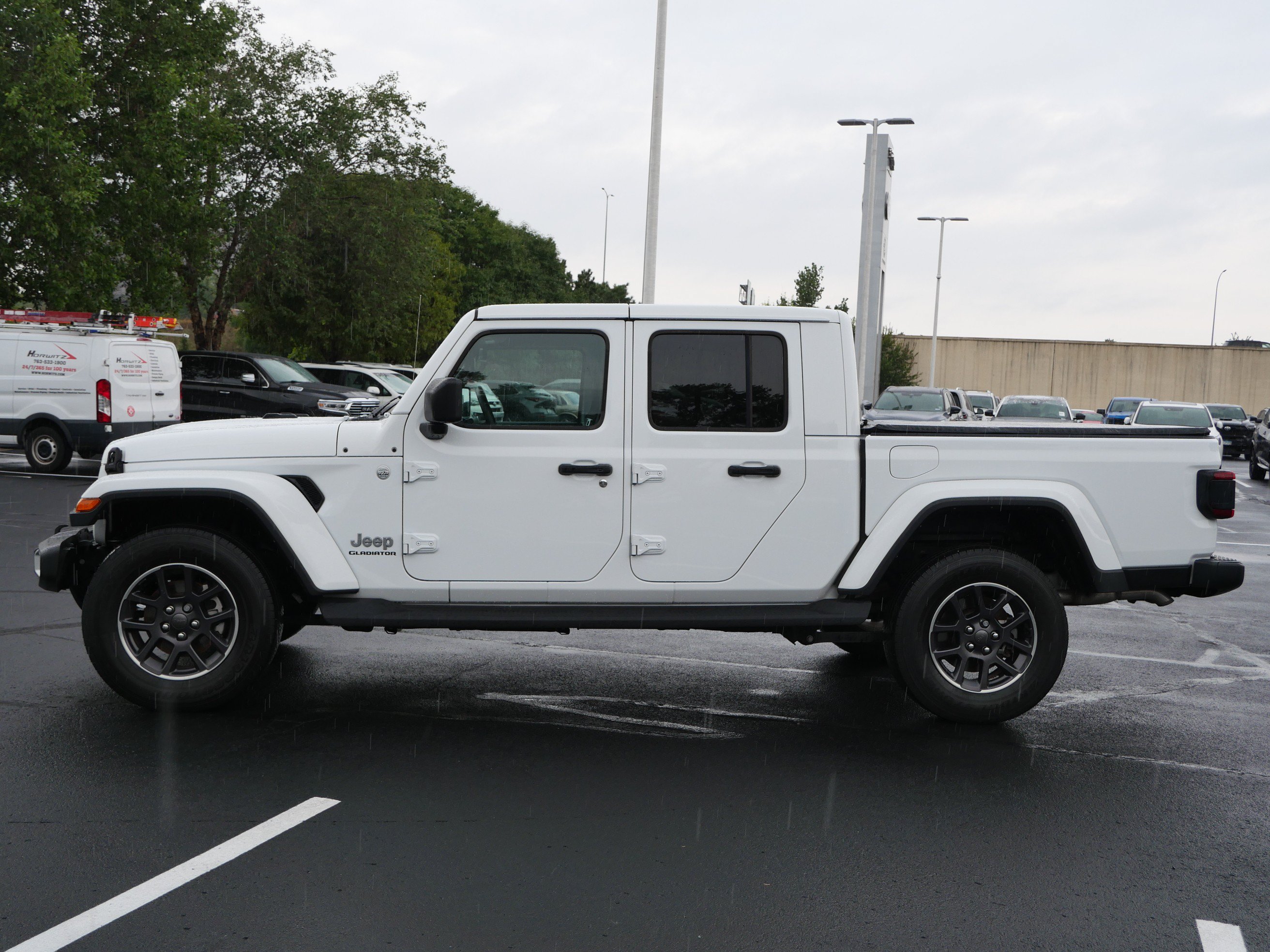 Used 2022 Jeep Gladiator Overland w/ Popular Equipment Package AWD/4WD image 2