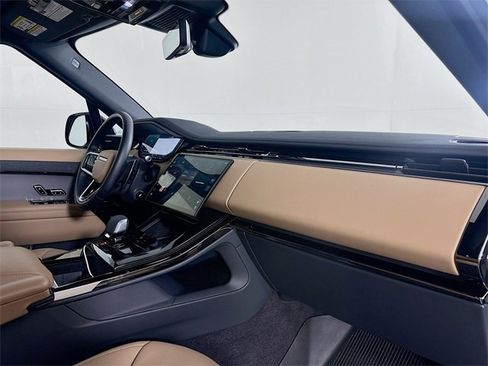 Used 2025 Land Rover Range Rover Sport SE image 29